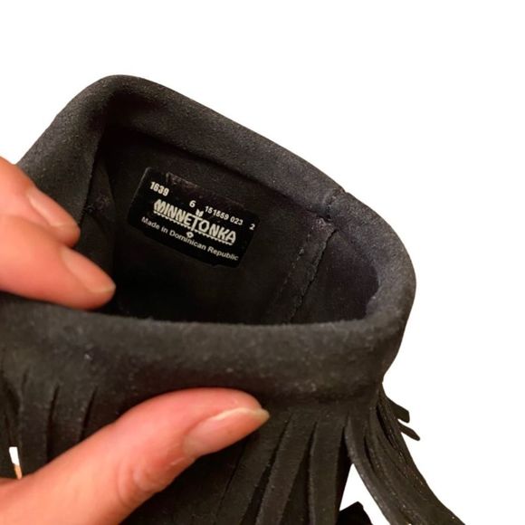 Minnetonka Suede 3 Layer Fringe Boots- Size 6 - Picture 7 of 8